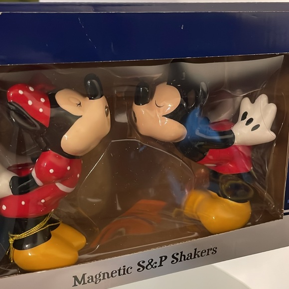 Disney Mickey & Minnie Kissing Salt & Pepper Westland Giftware Box - Picture 2 of 7
